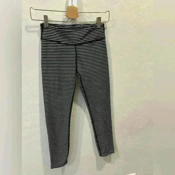 ivivva athletic leggings. KIDS SIZE 12, size under woman’s XXS - Picture 1 of 5